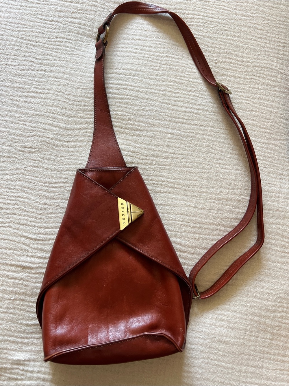 Texier Rich Brown Leather Crossbody Sling Bag with Brass Accent